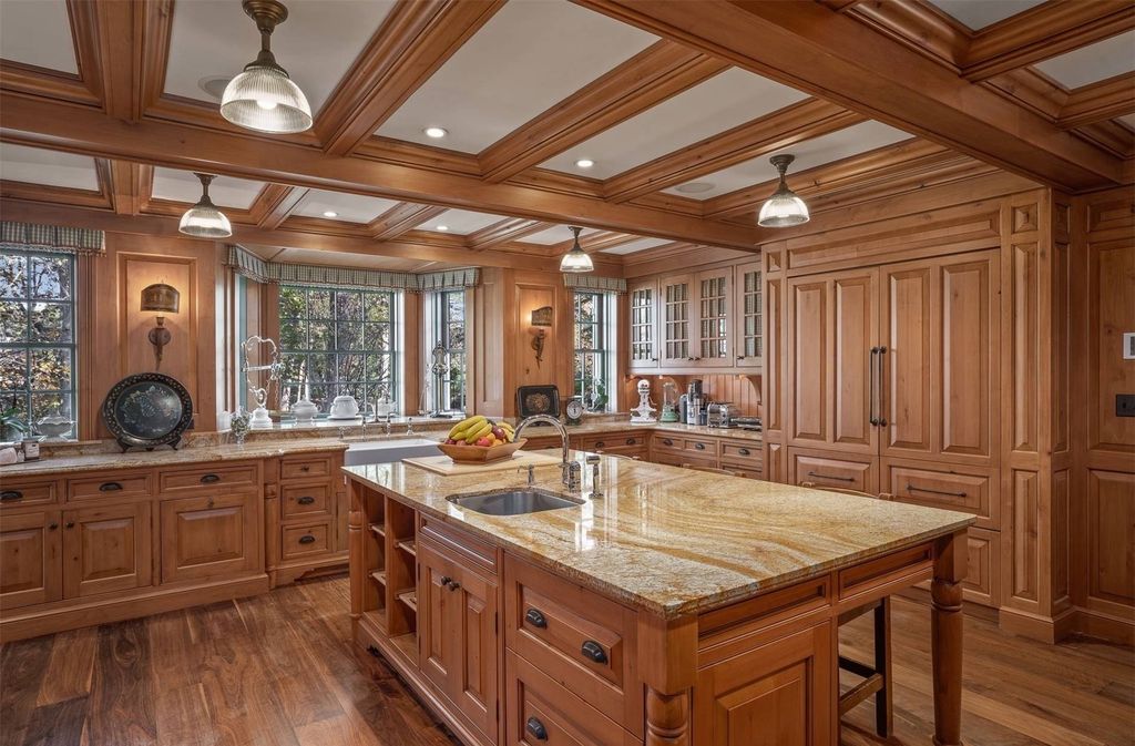 A Magnificent Historic Estate with Modern Amenities in Muttontown, New York, Offered at $8.849 Million