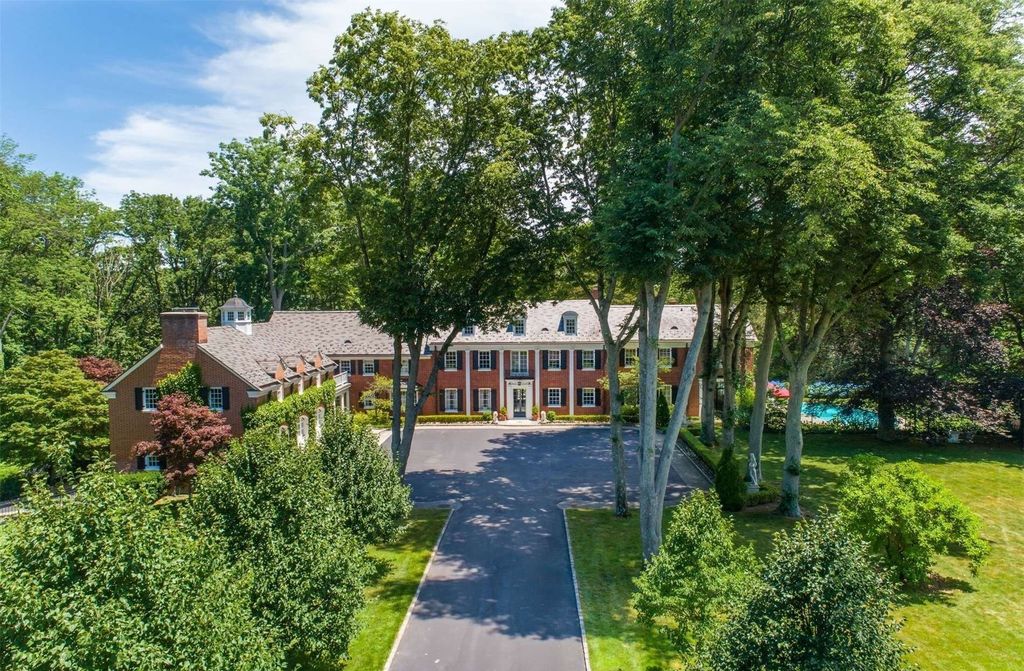 A Magnificent Historic Estate with Modern Amenities in Muttontown, New York, Offered at $8.849 Million