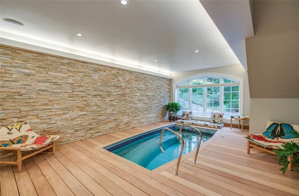 A Magnificent Historic Estate with Modern Amenities in Muttontown, New York, Offered at $8.849 Million