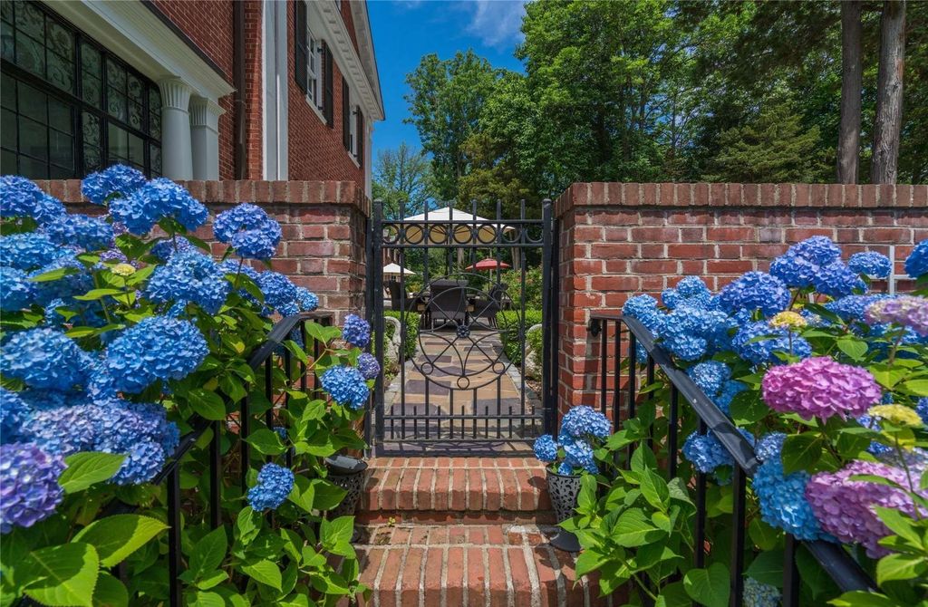 A Magnificent Historic Estate with Modern Amenities in Muttontown, New York, Offered at $8.849 Million