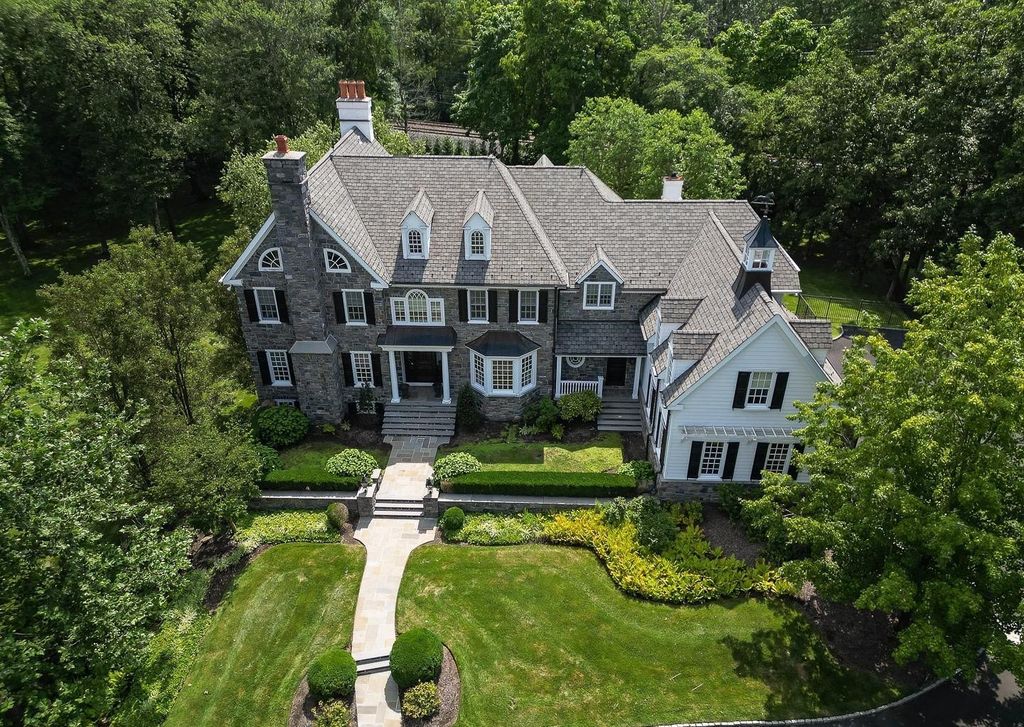 Captivating $2.65 Million Lower Gwynedd, Pennsylvania Residence: A Perfect Example of Elegance in Exquisite Landscaped Surrounding