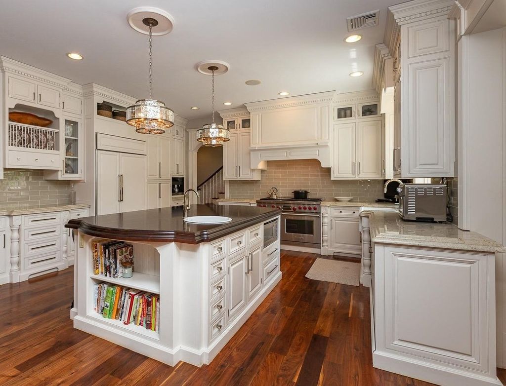 Captivating $2.65 Million Lower Gwynedd, Pennsylvania Residence: A Perfect Example of Elegance in Exquisite Landscaped Surrounding
