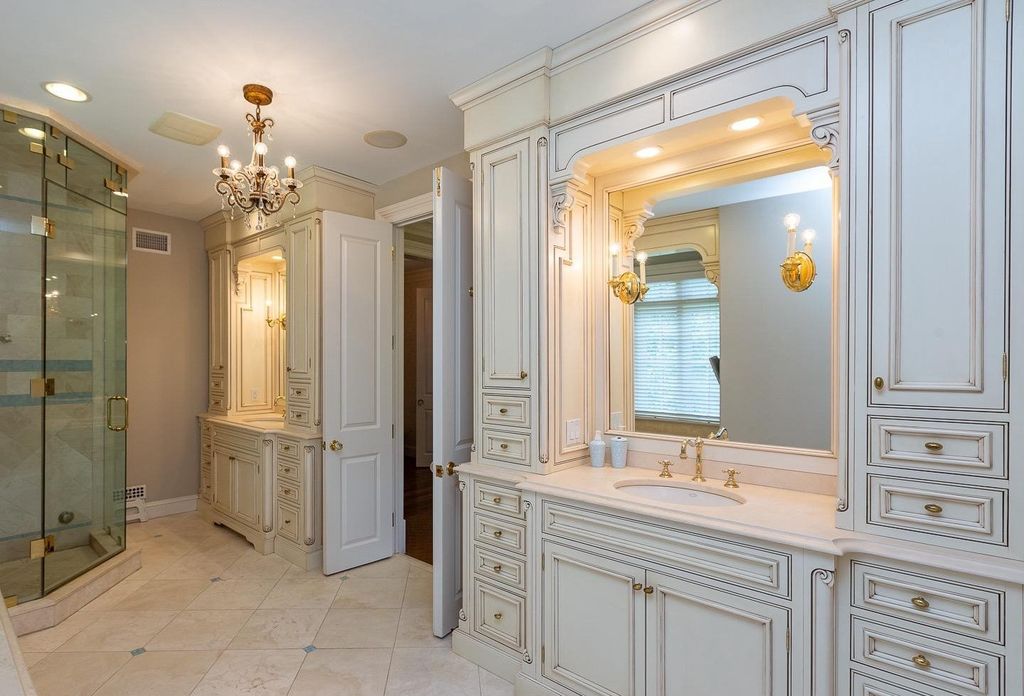 Captivating $2.65 Million Lower Gwynedd, Pennsylvania Residence: A Perfect Example of Elegance in Exquisite Landscaped Surrounding