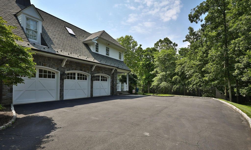 Captivating $2.65 Million Lower Gwynedd, Pennsylvania Residence: A Perfect Example of Elegance in Exquisite Landscaped Surrounding