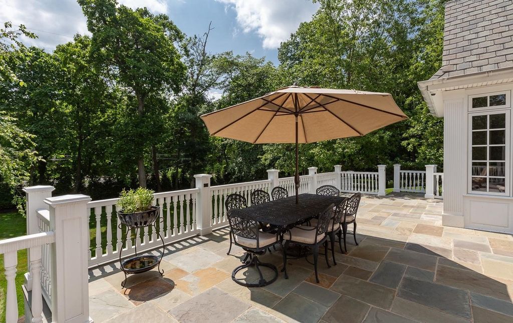 Captivating $2.65 Million Lower Gwynedd, Pennsylvania Residence: A Perfect Example of Elegance in Exquisite Landscaped Surrounding