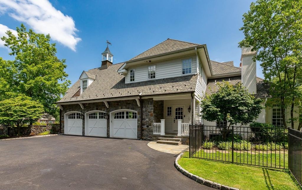 Captivating $2.65 Million Lower Gwynedd, Pennsylvania Residence: A Perfect Example of Elegance in Exquisite Landscaped Surrounding