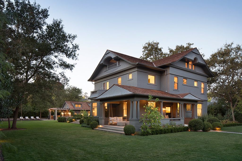 Gray Gables House, a Magnificent Estate by Ken Linsteadt Architects