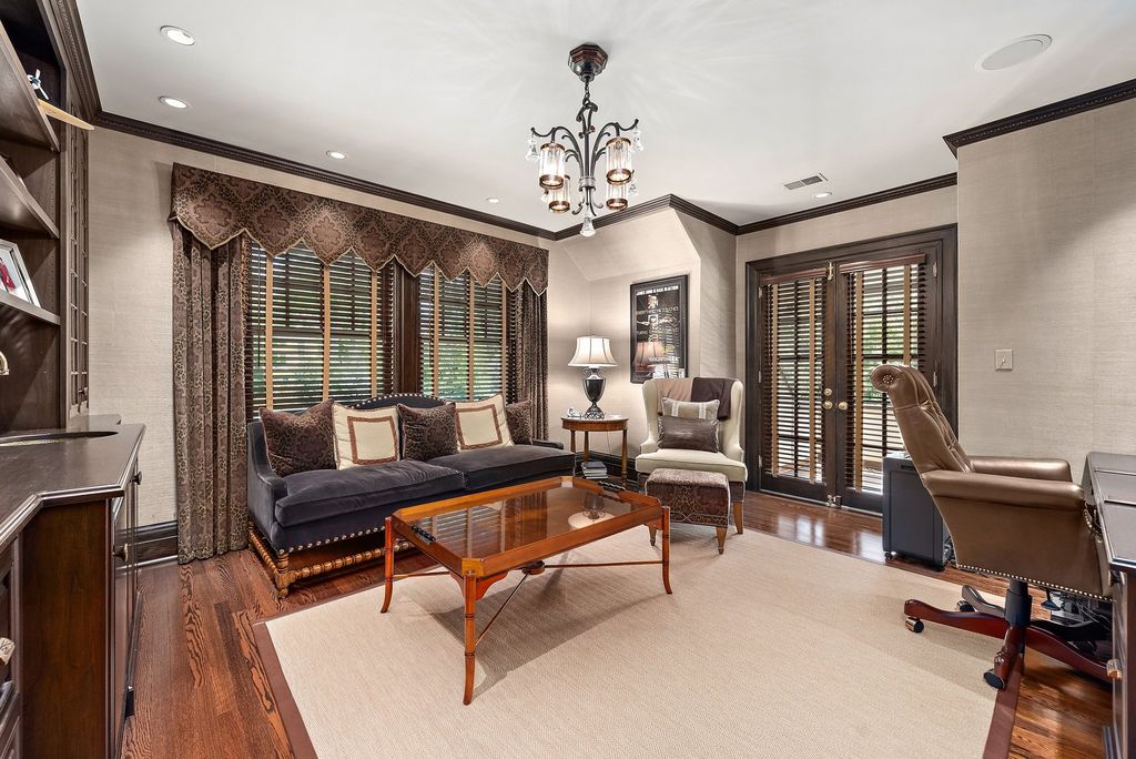 Harmonizing Timeless Charm with Modern Elegance: A French Tudor Masterpiece in Sewickley, Pennsylvania, Offered at $4.75 Million