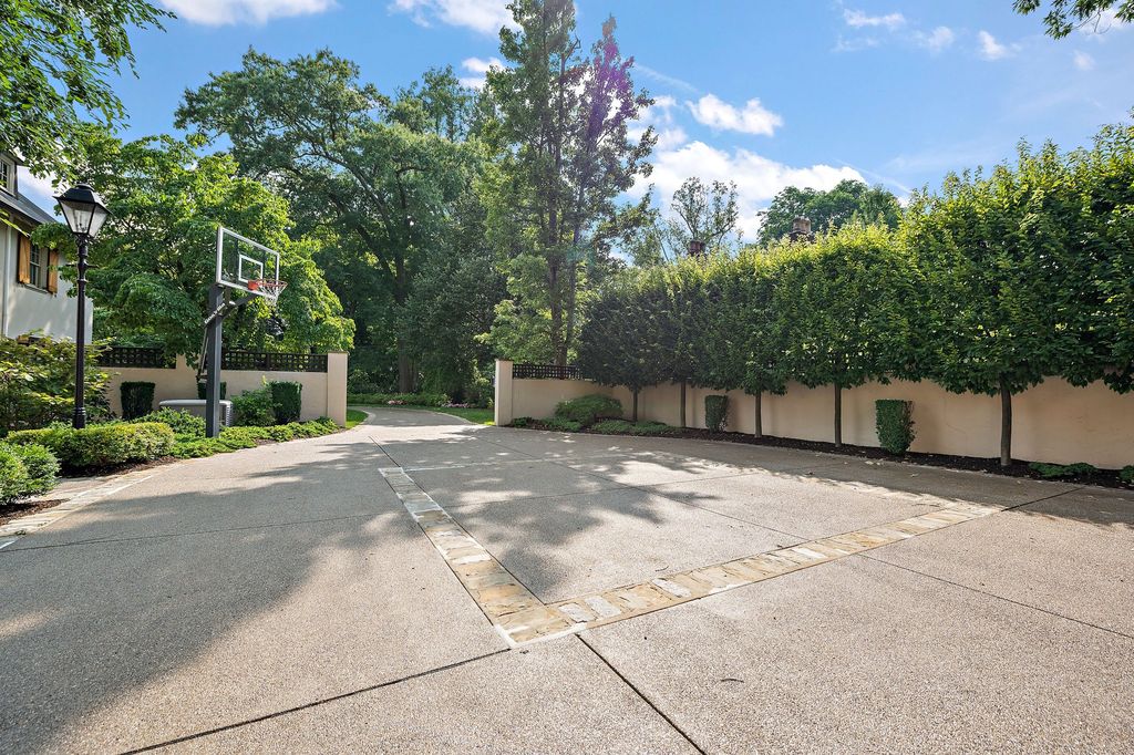 Harmonizing Timeless Charm with Modern Elegance: A French Tudor Masterpiece in Sewickley, Pennsylvania, Offered at $4.75 Million