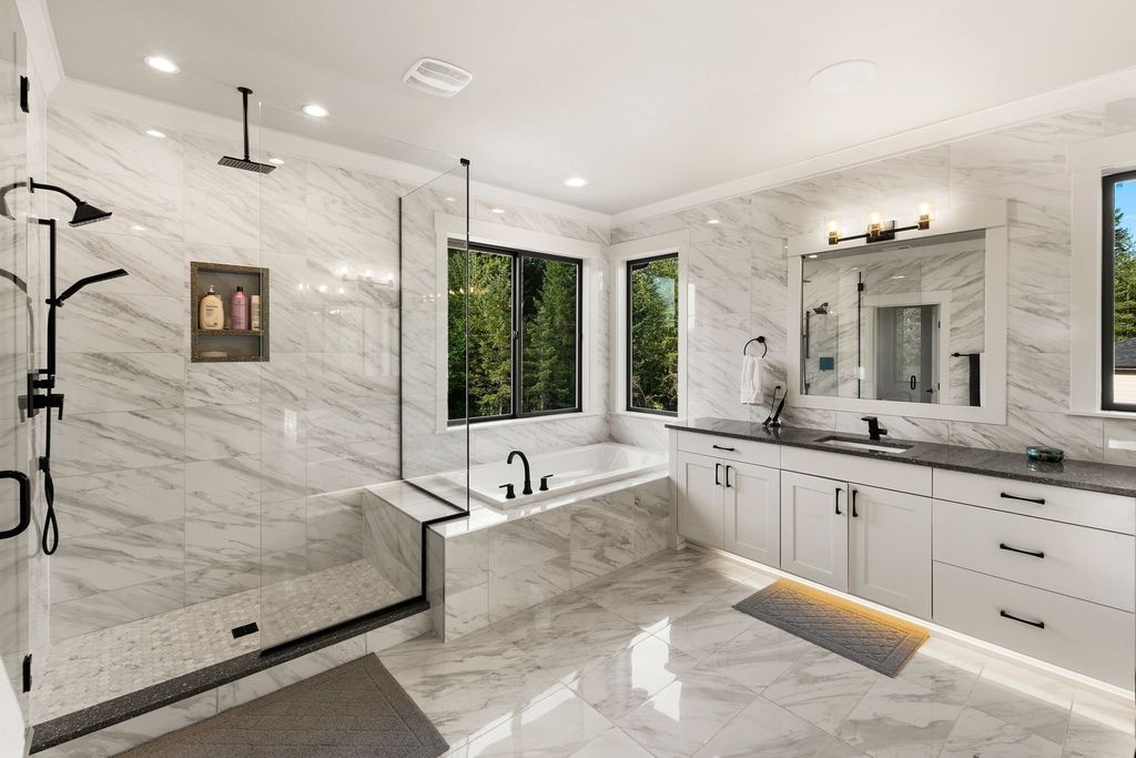 Home in Auburn, Washington Offered at $3.199 Million: A Seamless Blend of Contemporary Design and Ultimate Elegance