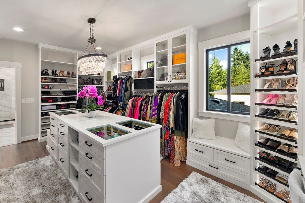 Home in Auburn, Washington Offered at $3.199 Million: A Seamless Blend of Contemporary Design and Ultimate Elegance