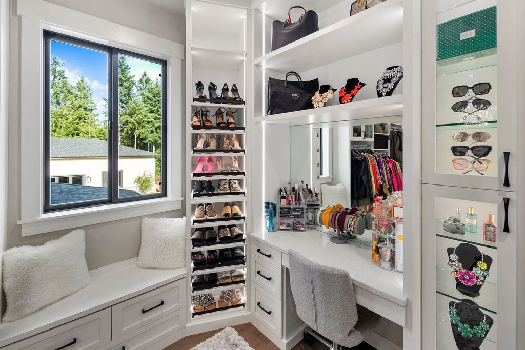 Home in Auburn, Washington Offered at $3.199 Million: A Seamless Blend of Contemporary Design and Ultimate Elegance