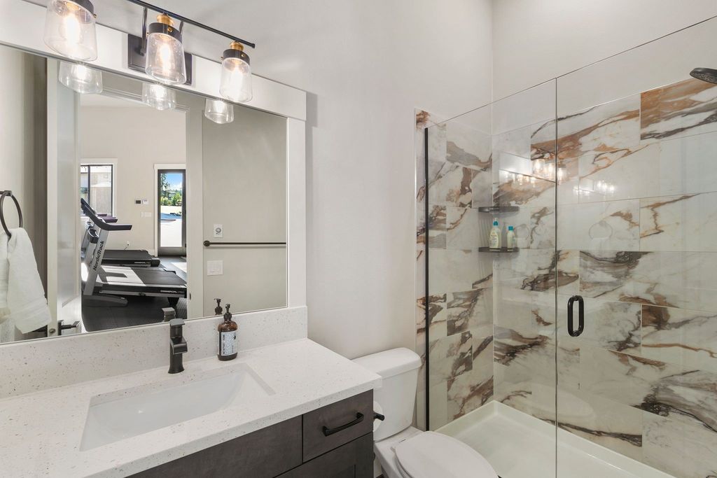 Home in Auburn, Washington Offered at $3.199 Million: A Seamless Blend of Contemporary Design and Ultimate Elegance