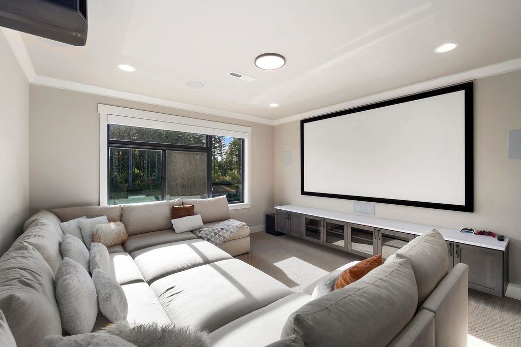 Home in Auburn, Washington Offered at $3.199 Million: A Seamless Blend of Contemporary Design and Ultimate Elegance