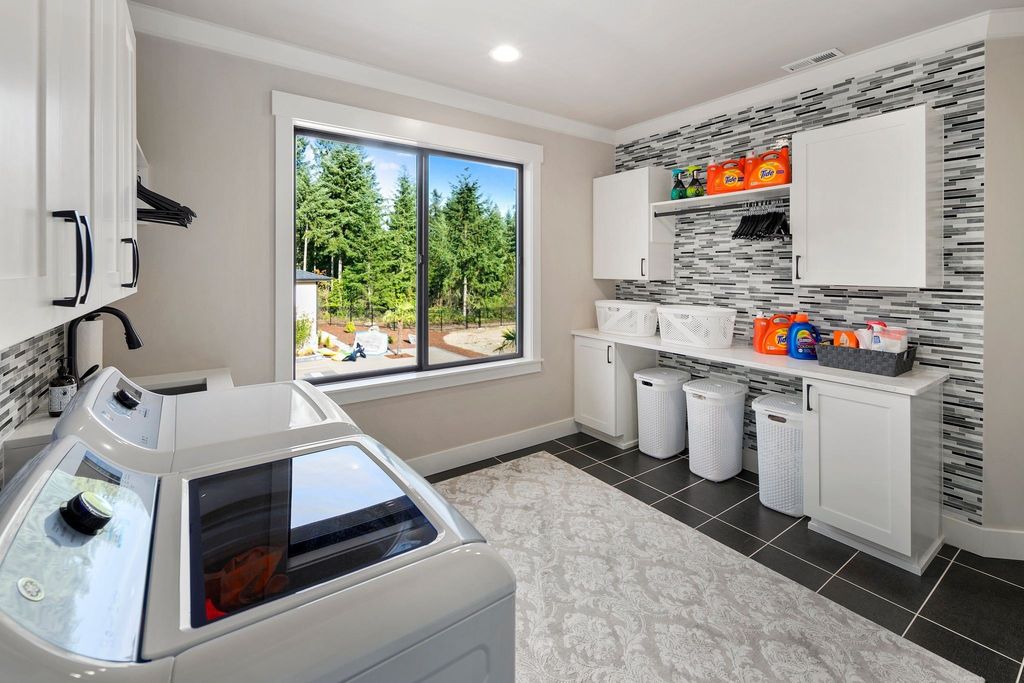 Home in Auburn, Washington Offered at $3.199 Million: A Seamless Blend of Contemporary Design and Ultimate Elegance