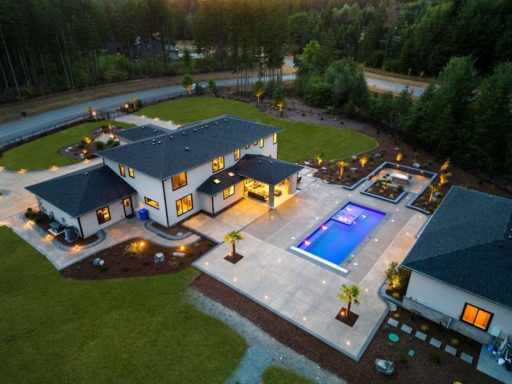 Home in Auburn, Washington Offered at $3.199 Million: A Seamless Blend of Contemporary Design and Ultimate Elegance