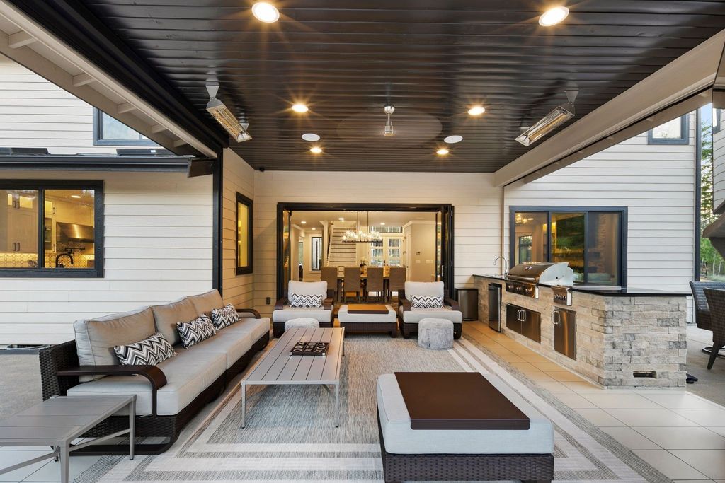 Home in Auburn, Washington Offered at $3.199 Million: A Seamless Blend of Contemporary Design and Ultimate Elegance