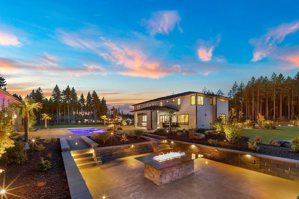 Home in Auburn, Washington Offered at $3.199 Million: A Seamless Blend of Contemporary Design and Ultimate Elegance