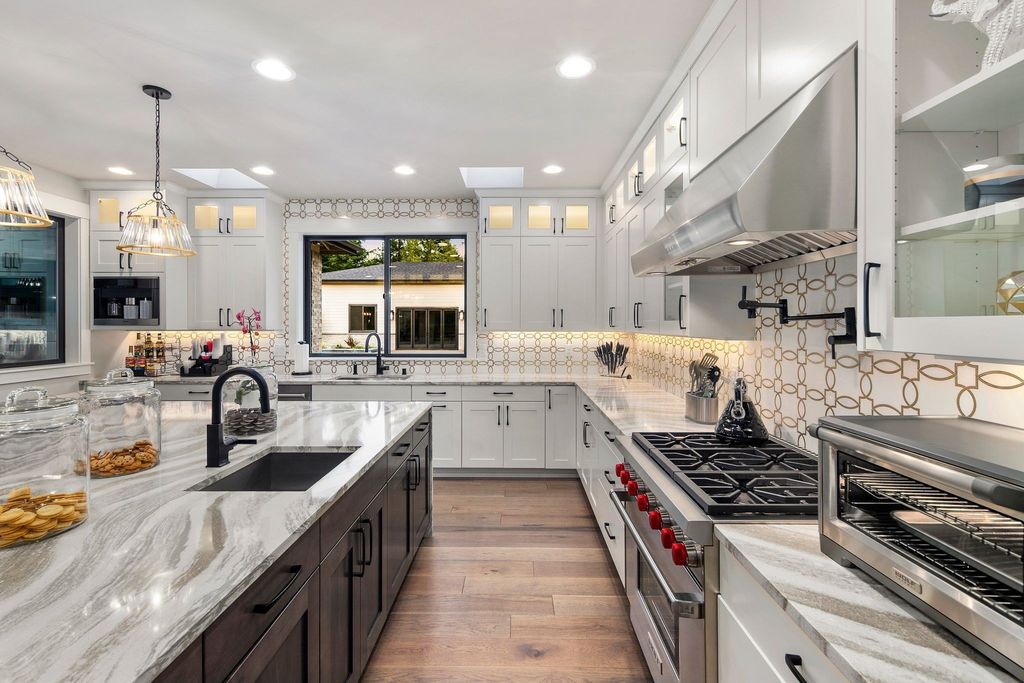 Home in Auburn, Washington Offered at $3.199 Million: A Seamless Blend of Contemporary Design and Ultimate Elegance