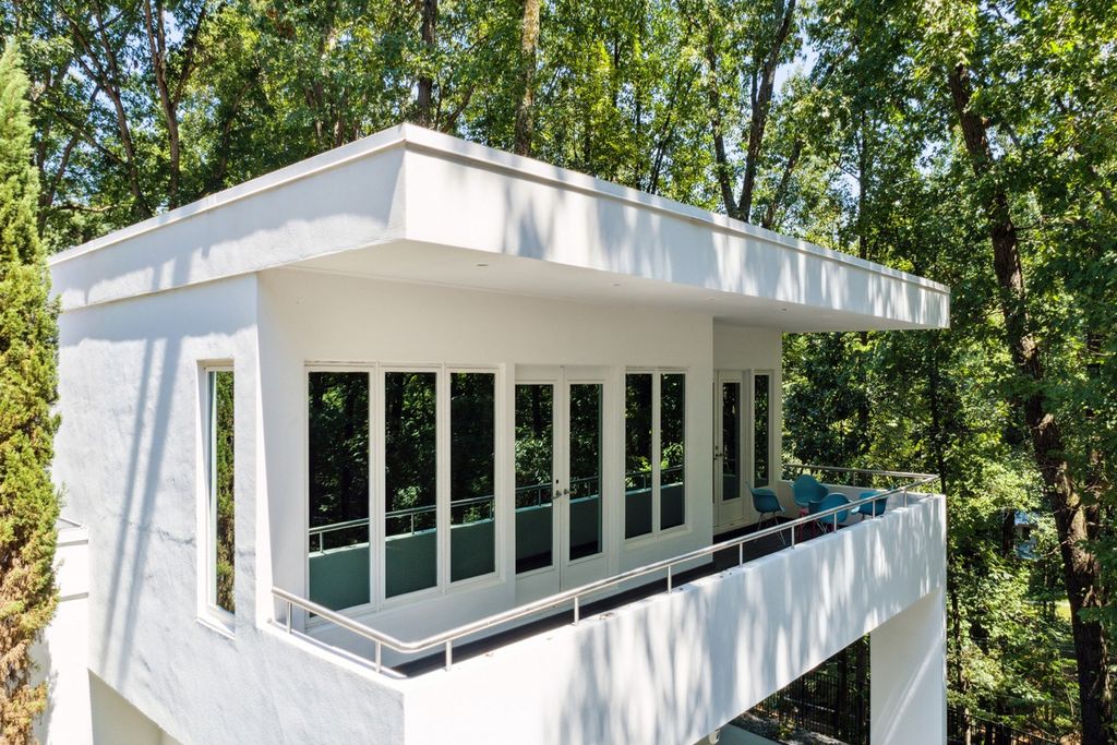 Iconic Contemporary Estate in Atlanta, Georgia: A Spectacular Landmark Listed at $2.35 Million