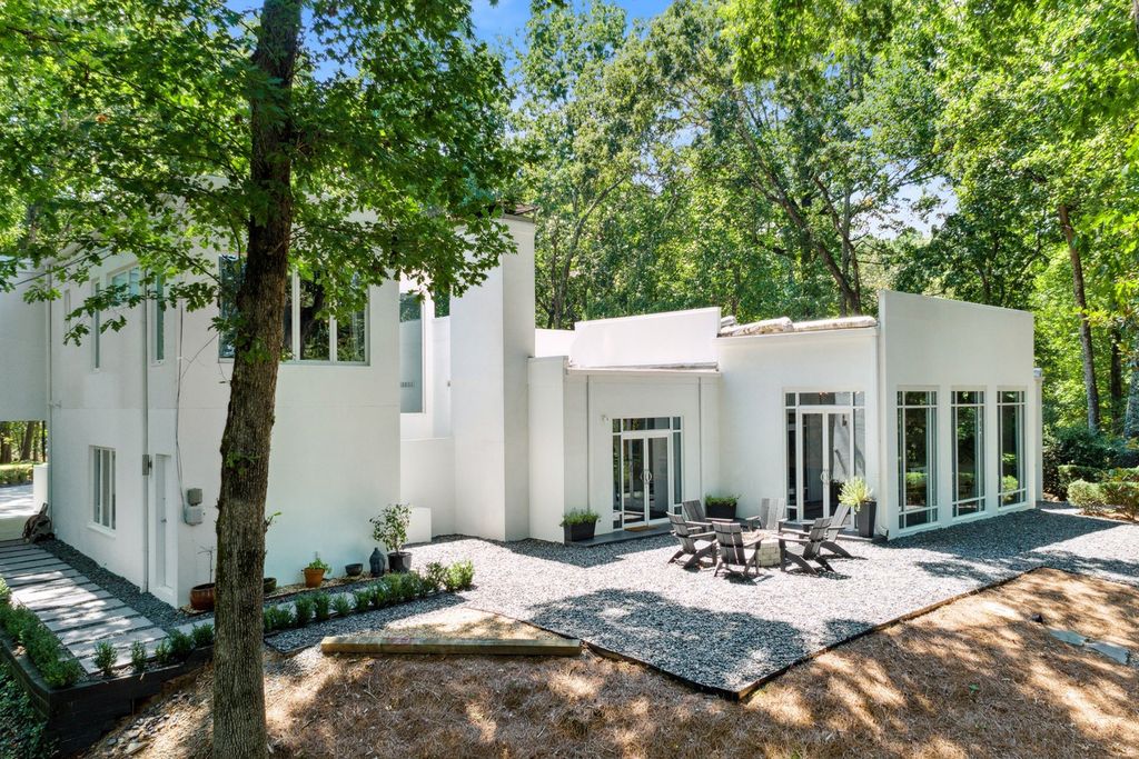 Iconic Contemporary Estate in Atlanta, Georgia: A Spectacular Landmark Listed at $2.35 Million