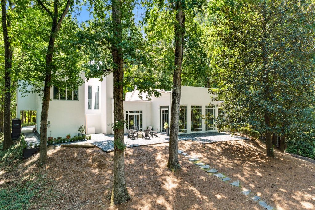 Iconic Contemporary Estate in Atlanta, Georgia: A Spectacular Landmark Listed at $2.35 Million