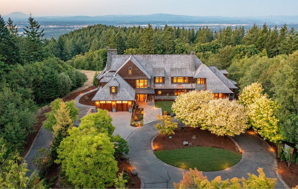 Secluded Elegance: $4.98 Million Portland, Oregon Estate Epitomizes Incomparable Retreat-Style Living