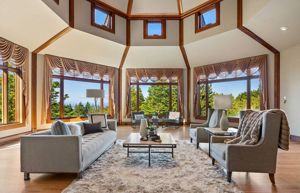 Secluded Elegance: $4.98 Million Portland, Oregon Estate Epitomizes Incomparable Retreat-Style Living