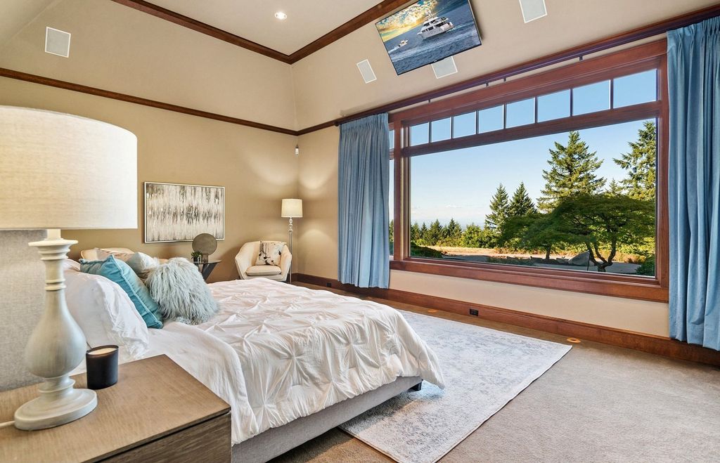 Secluded Elegance: $4.98 Million Portland, Oregon Estate Epitomizes Incomparable Retreat-Style Living