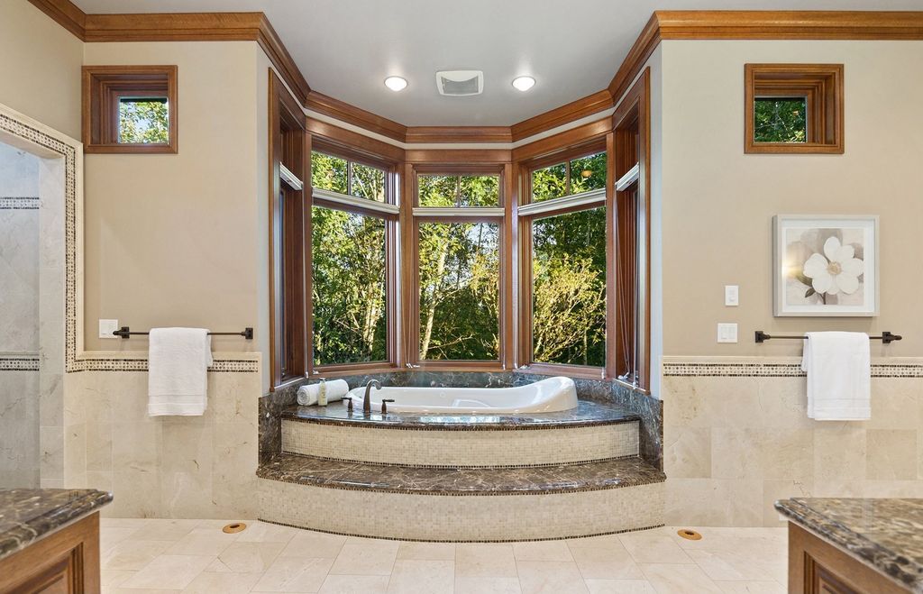 Secluded Elegance: $4.98 Million Portland, Oregon Estate Epitomizes Incomparable Retreat-Style Living