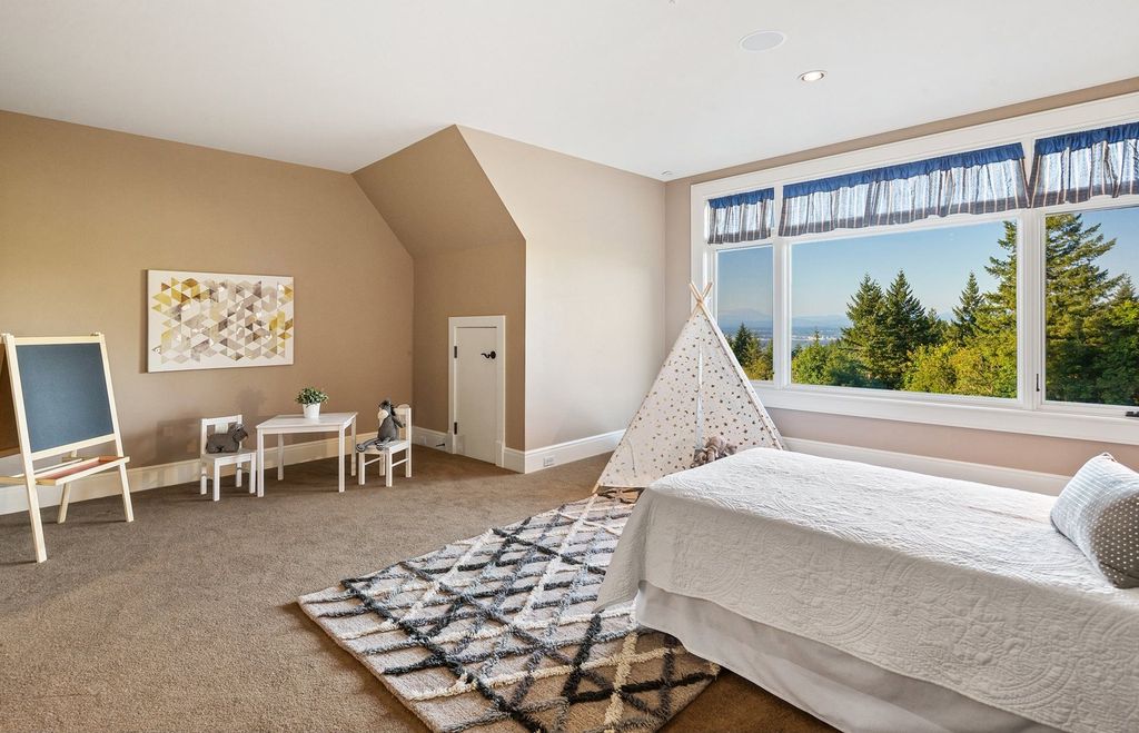 Secluded Elegance: $4.98 Million Portland, Oregon Estate Epitomizes Incomparable Retreat-Style Living
