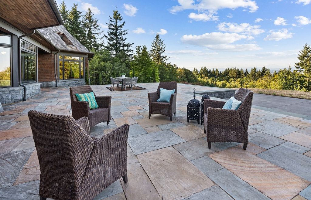 Secluded Elegance: $4.98 Million Portland, Oregon Estate Epitomizes Incomparable Retreat-Style Living