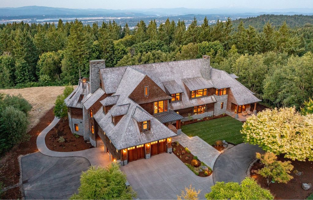 Secluded Elegance: $4.98 Million Portland, Oregon Estate Epitomizes Incomparable Retreat-Style Living