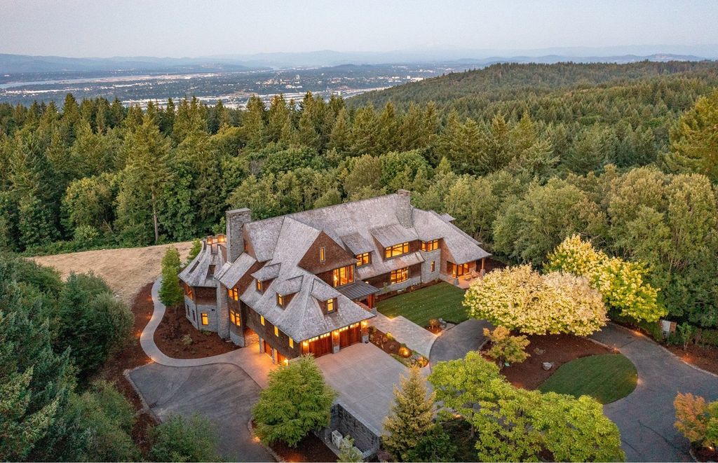 Secluded Elegance: $4.98 Million Portland, Oregon Estate Epitomizes Incomparable Retreat-Style Living