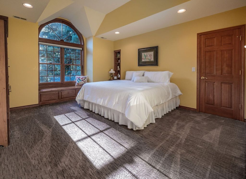 Secluded Oasis: Expansive Outdoor Living and Tranquility in Tualatin, Oregon Listing for $2.475 Million