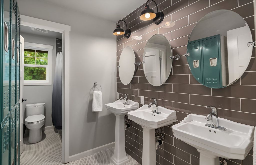 Secluded Tranquility Redefined: Quintessential Northwest Living Home in Washington, Listed at $2.2 Million