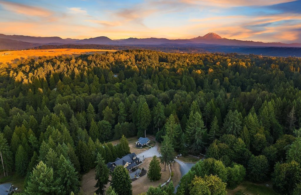 Secluded Tranquility Redefined: Quintessential Northwest Living Home in Washington, Listed at $2.2 Million