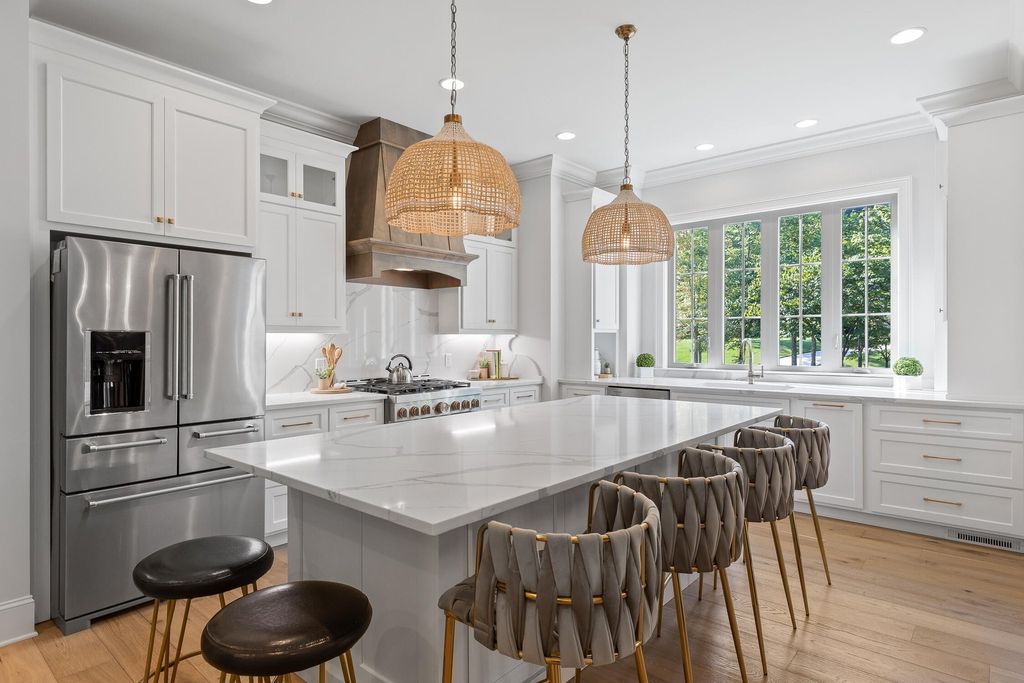 Sophisticated Signal Mountain, Tennessee Residence Unveiled: Impeccable Artistry, Offered at $2.45 Million