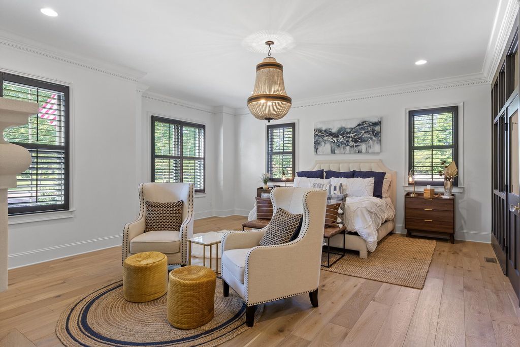 Sophisticated Signal Mountain, Tennessee Residence Unveiled: Impeccable Artistry, Offered at $2.45 Million