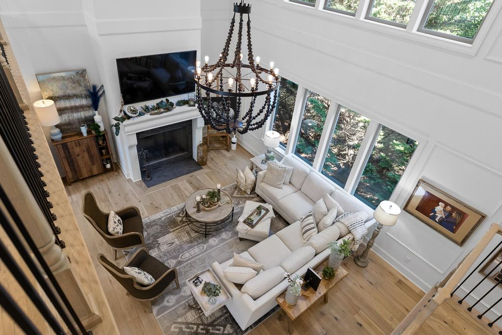 Sophisticated Signal Mountain, Tennessee Residence Unveiled: Impeccable Artistry, Offered at $2.45 Million
