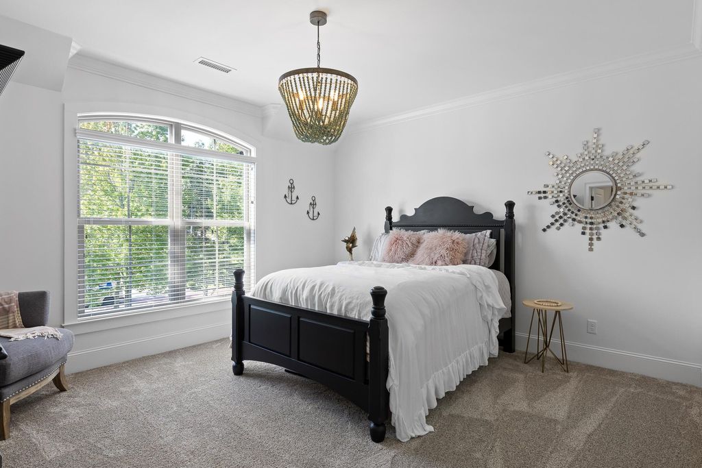 Sophisticated Signal Mountain, Tennessee Residence Unveiled: Impeccable Artistry, Offered at $2.45 Million