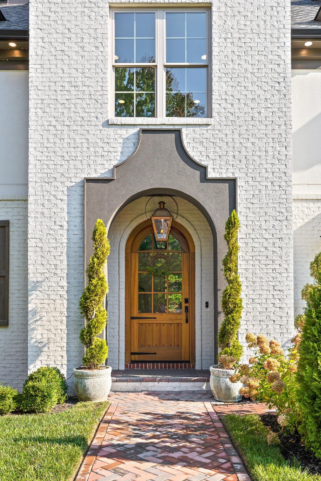 Sophisticated Signal Mountain, Tennessee Residence Unveiled: Impeccable Artistry, Offered at $2.45 Million