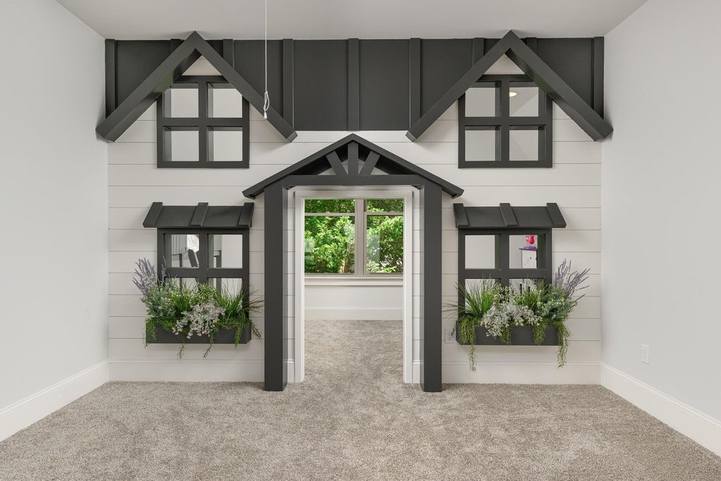 Sophisticated Signal Mountain, Tennessee Residence Unveiled: Impeccable Artistry, Offered at $2.45 Million