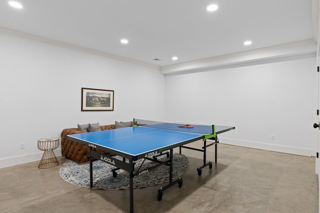 Sophisticated Signal Mountain, Tennessee Residence Unveiled: Impeccable Artistry, Offered at $2.45 Million