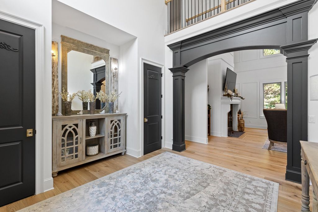 Sophisticated Signal Mountain, Tennessee Residence Unveiled: Impeccable Artistry, Offered at $2.45 Million