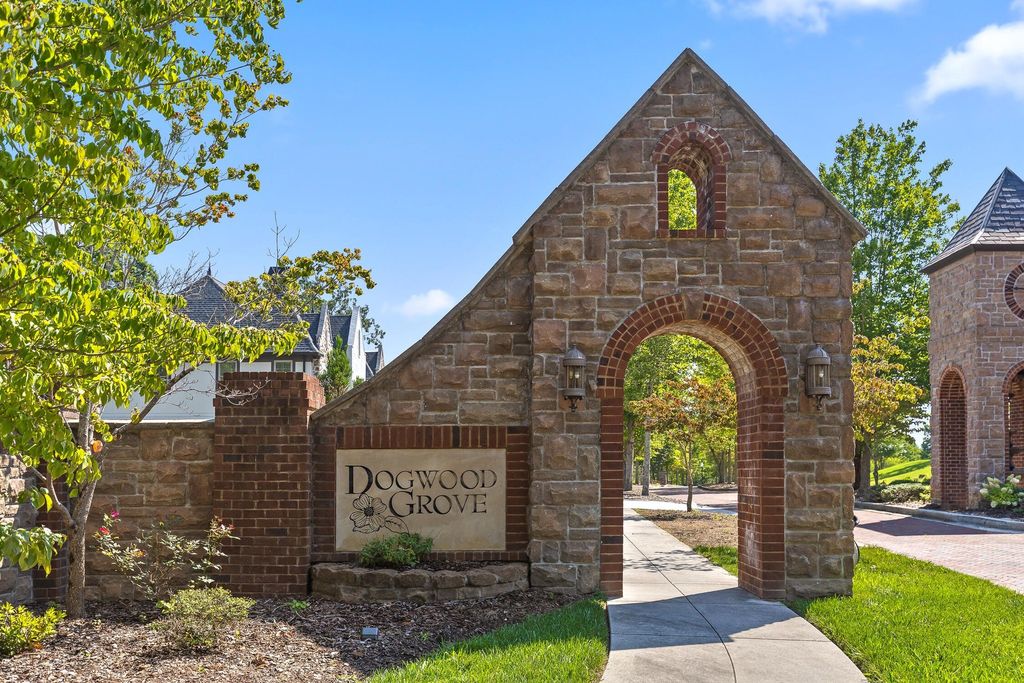 Sophisticated Signal Mountain, Tennessee Residence Unveiled: Impeccable Artistry, Offered at $2.45 Million