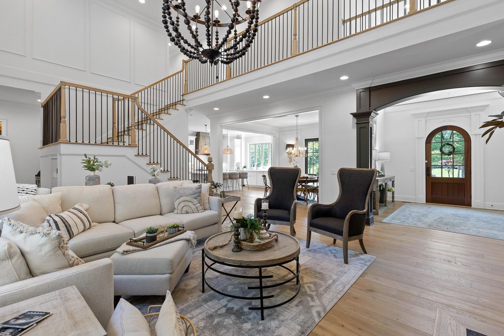 Sophisticated Signal Mountain, Tennessee Residence Unveiled: Impeccable Artistry, Offered at $2.45 Million