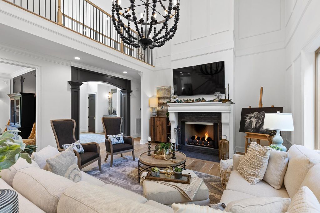 Sophisticated Signal Mountain, Tennessee Residence Unveiled: Impeccable Artistry, Offered at $2.45 Million