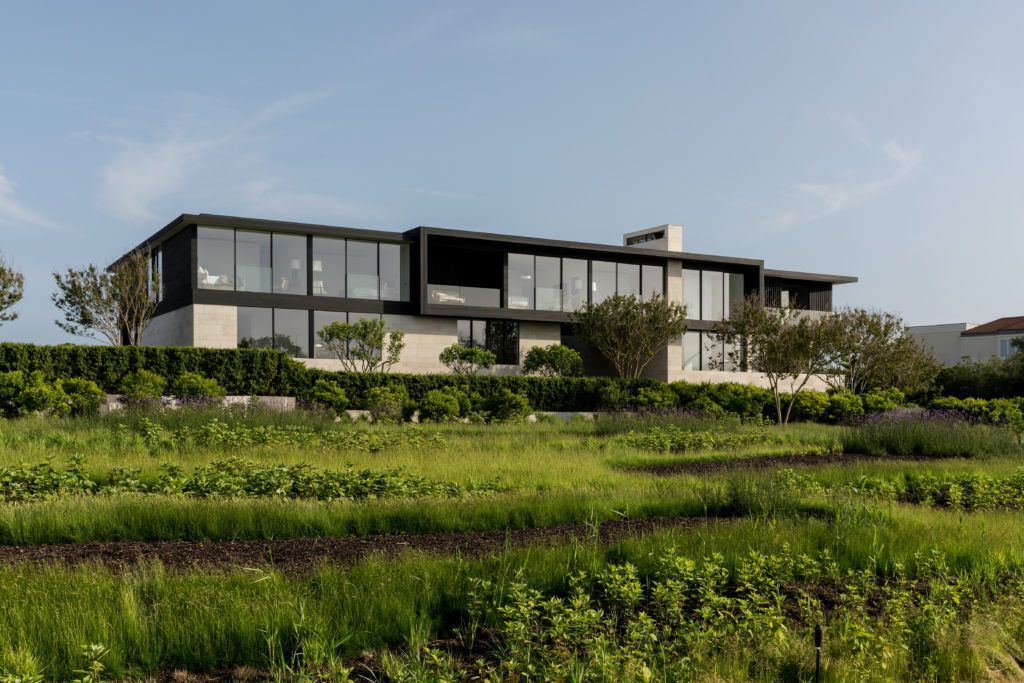 Southampton Oceanfront, Luxurious Resort-like Glamour by BMA Architect