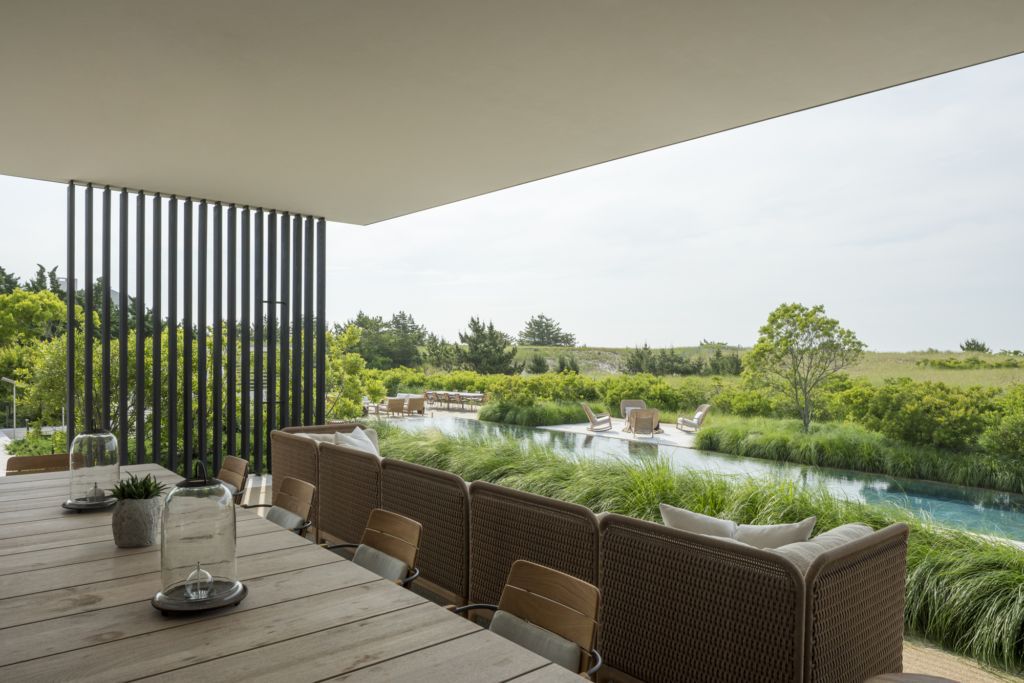 Southampton Oceanfront, Luxurious Resort-like Glamour by BMA Architect